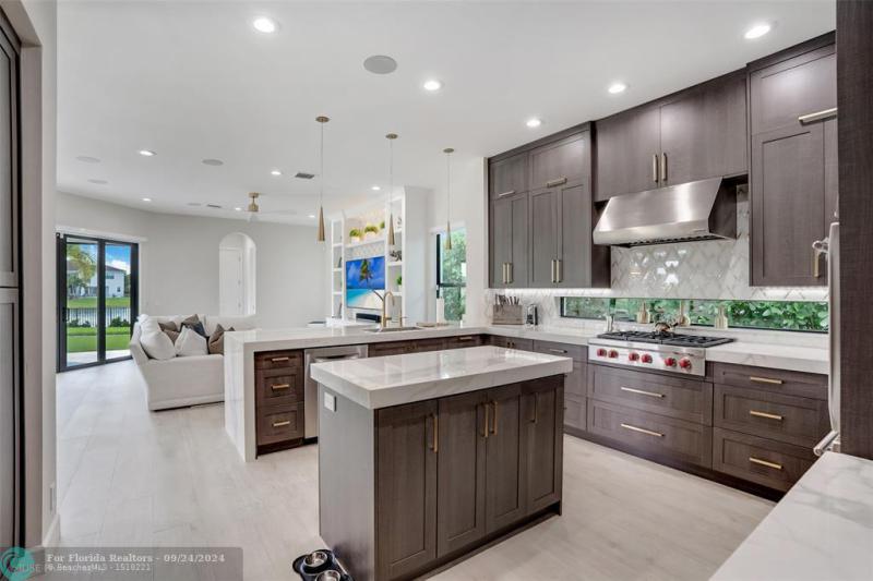  Single Family Homes Photo 8: 10035 Bay Leaf Ct  Parkland,  FL 33076