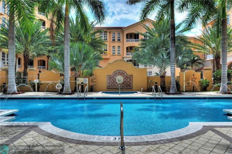  Condo & Townhome Photos