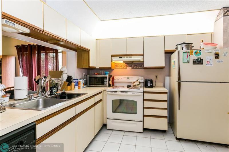  Condo & Townhome Photos