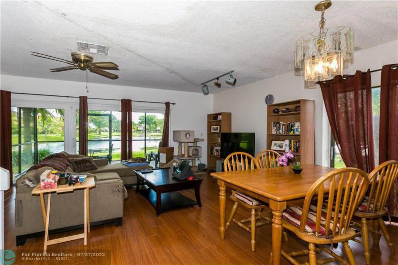  Condo & Townhome Photos