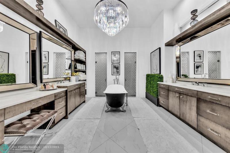  Single Family Homes Photo 19: 550 Carrotwood Ter  Plantation,  FL 33324