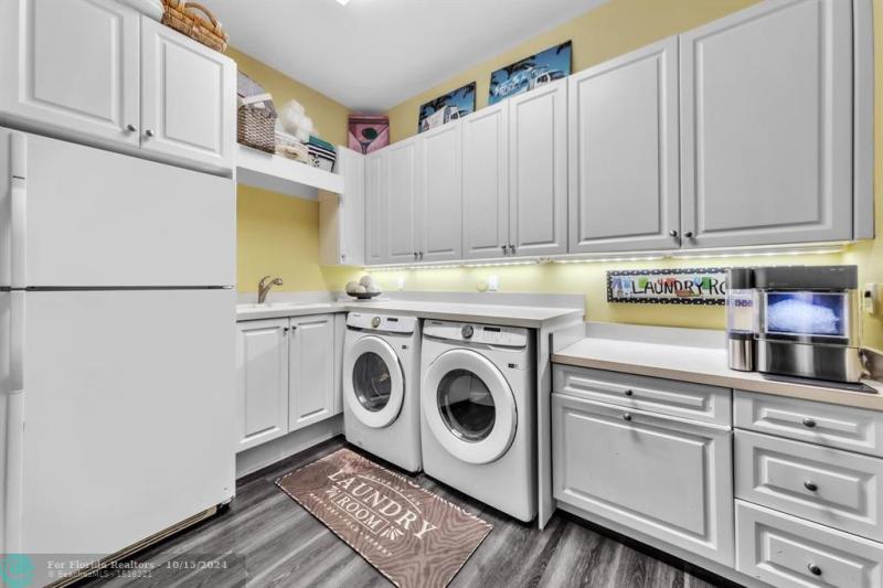  Single Family Homes Photo 25: 550 Carrotwood Ter  Plantation,  FL 33324