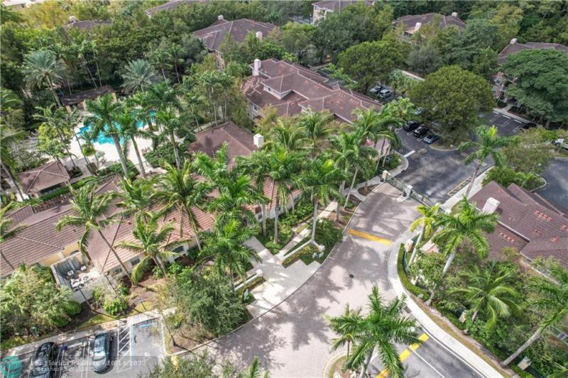  Condo & Townhome Photos