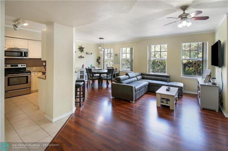  Condo & Townhome Photos