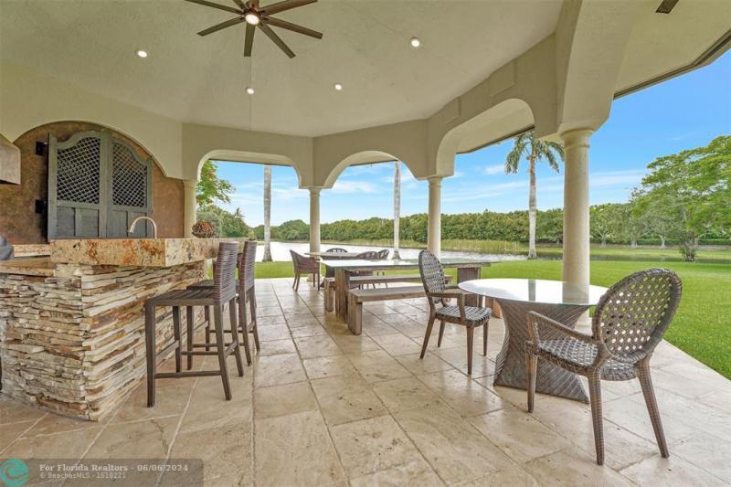  Single Family Homes Photo 9: 3440 Stallion Lane  Weston,  FL 33331