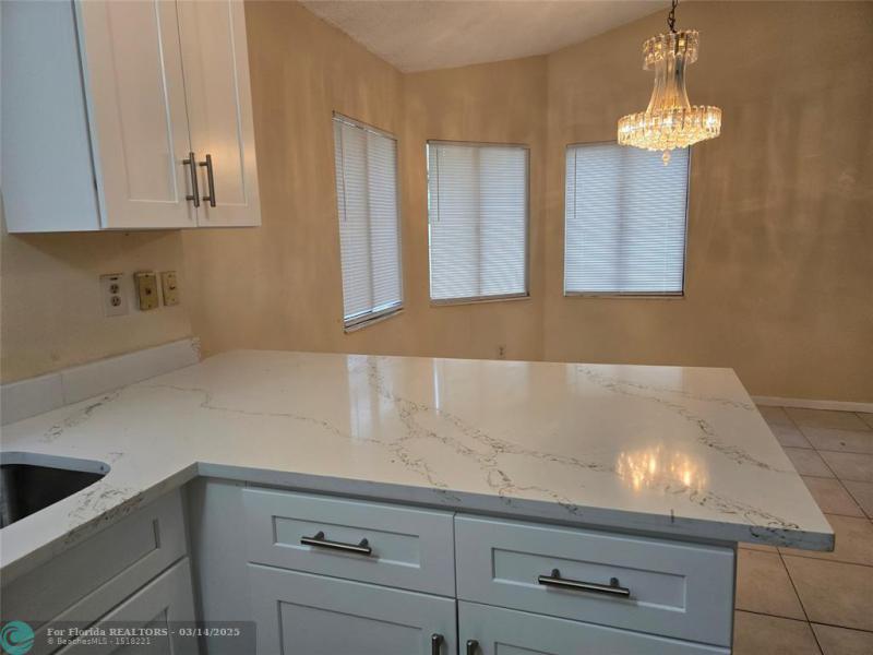  Single Family Homes Photo 10: 913 E Maple St  North Lauderdale,  FL 33068