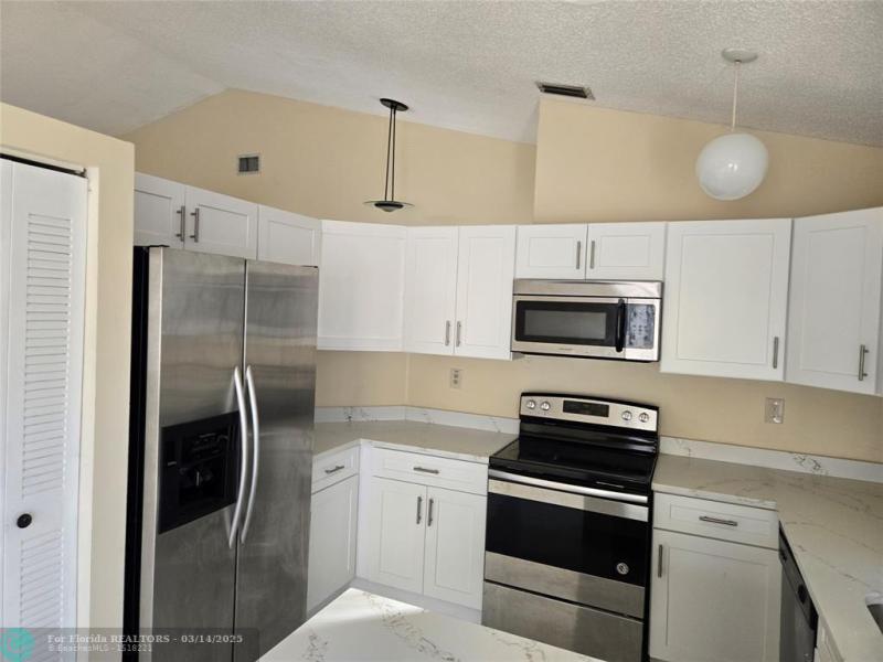  Single Family Homes Photo 15: 913 E Maple St  North Lauderdale,  FL 33068