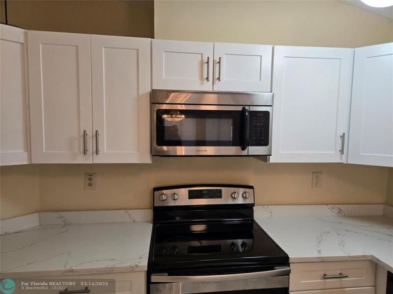  Single Family Homes Photo 8: 913 E Maple St  North Lauderdale,  FL 33068