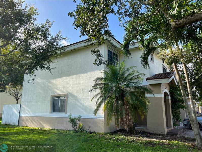  Condo & Townhome Photos