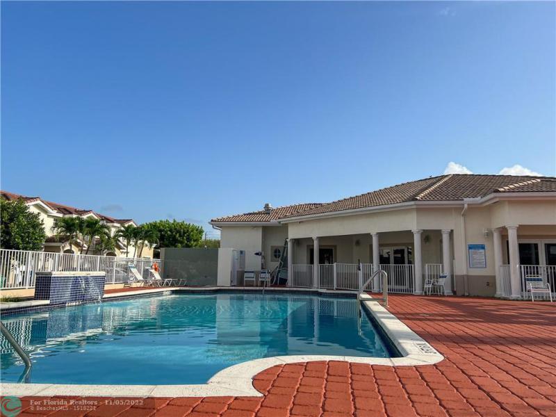  Condo & Townhome Photos