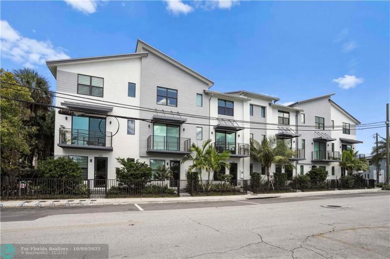  Condo & Townhome Photos