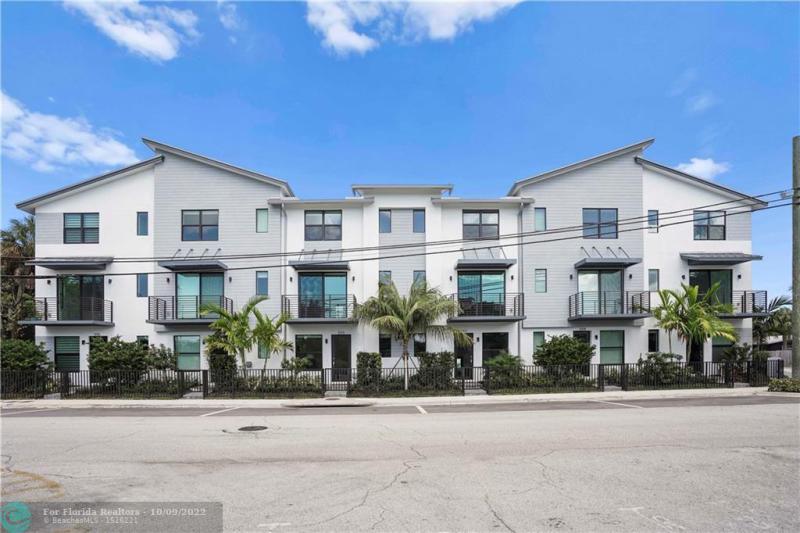 Condo & Townhome Photos