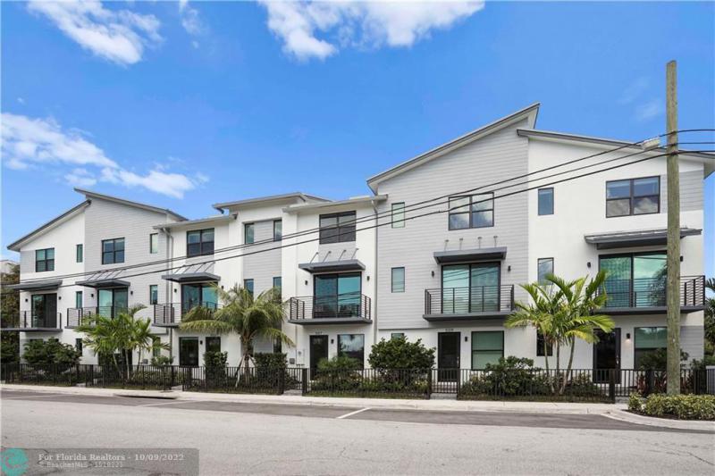  Condo & Townhome Photos
