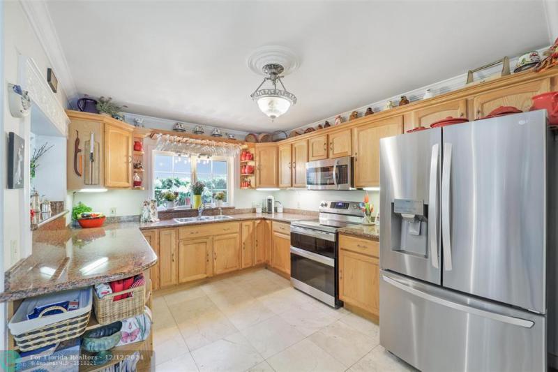  Single Family Homes Photo 10: 3185 WASHINGTON ST  Coconut Grove,  FL 33133