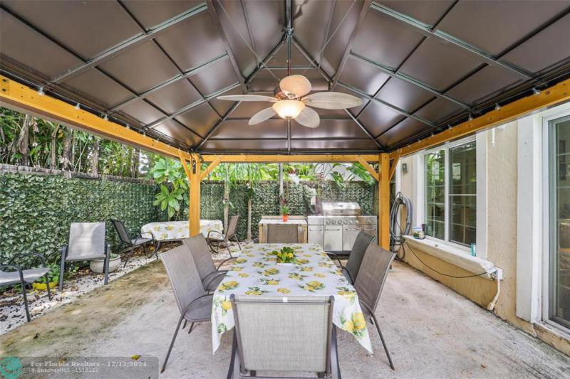  Single Family Homes Photo 14: 3185 WASHINGTON ST  Coconut Grove,  FL 33133