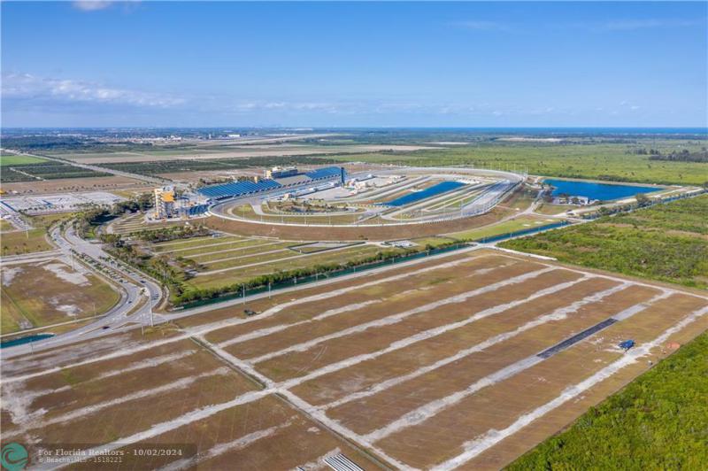  Commercial & Industrial Land Images 