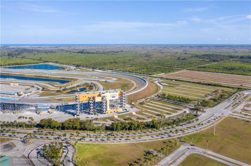  Commercial & Industrial Land Images 