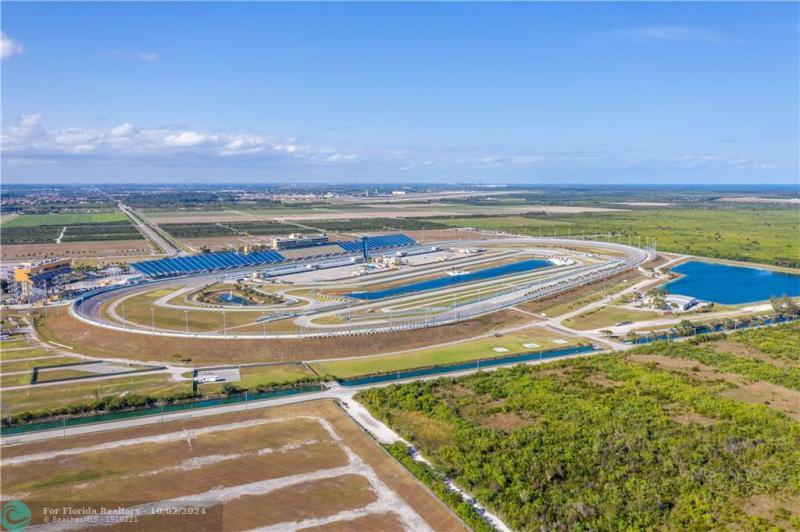  Commercial & Industrial Land Images 