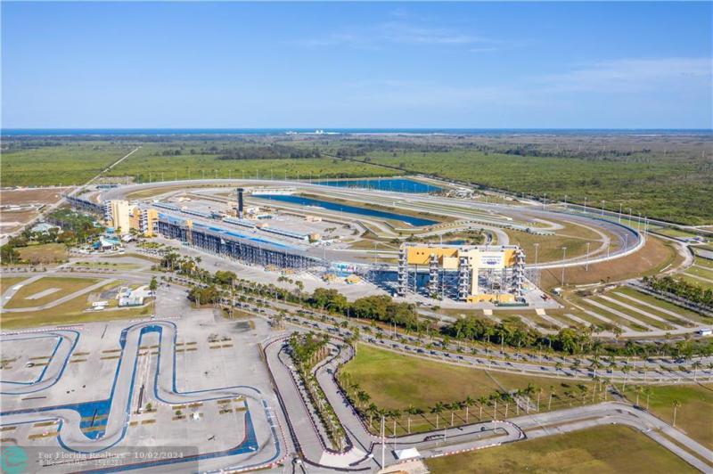  Commercial & Industrial Land Images 