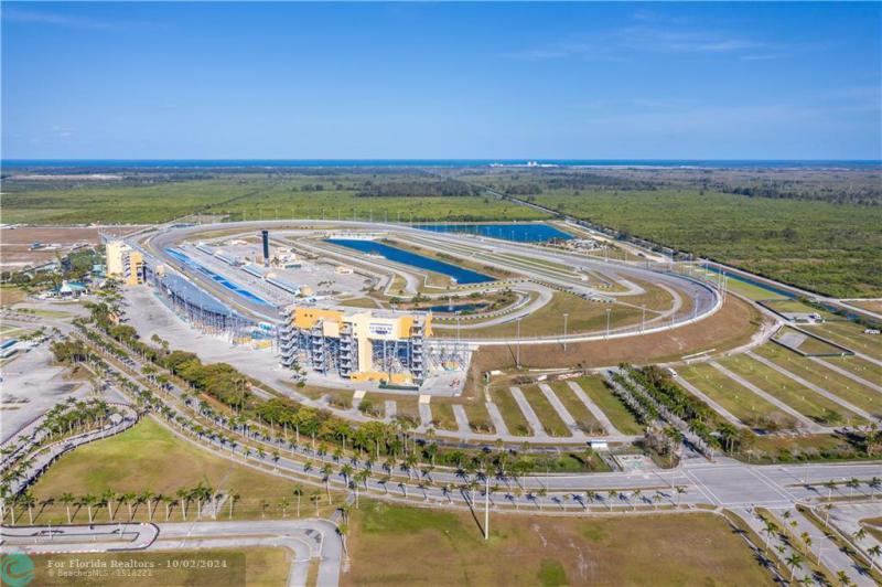  Commercial & Industrial Land Images 