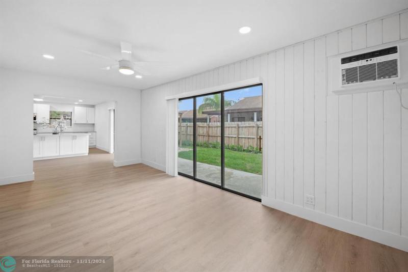  Single Family Homes Photo 10: 8511 NW 51st Ct  Lauderhill,  FL 33351