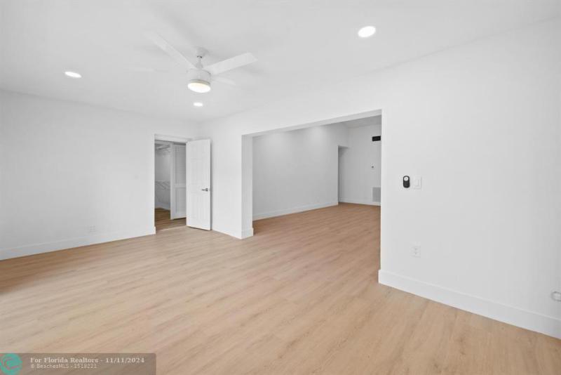  Single Family Homes Photo 11: 8511 NW 51st Ct  Lauderhill,  FL 33351