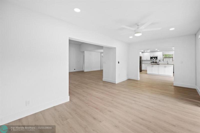  Single Family Homes Photo 12: 8511 NW 51st Ct  Lauderhill,  FL 33351