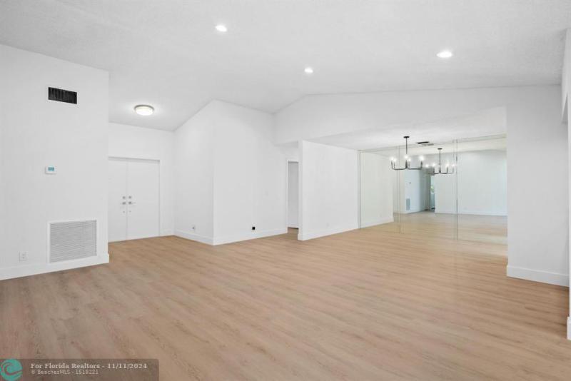  Single Family Homes Photo 13: 8511 NW 51st Ct  Lauderhill,  FL 33351