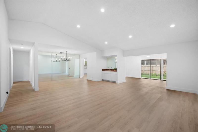  Single Family Homes Photo 14: 8511 NW 51st Ct  Lauderhill,  FL 33351