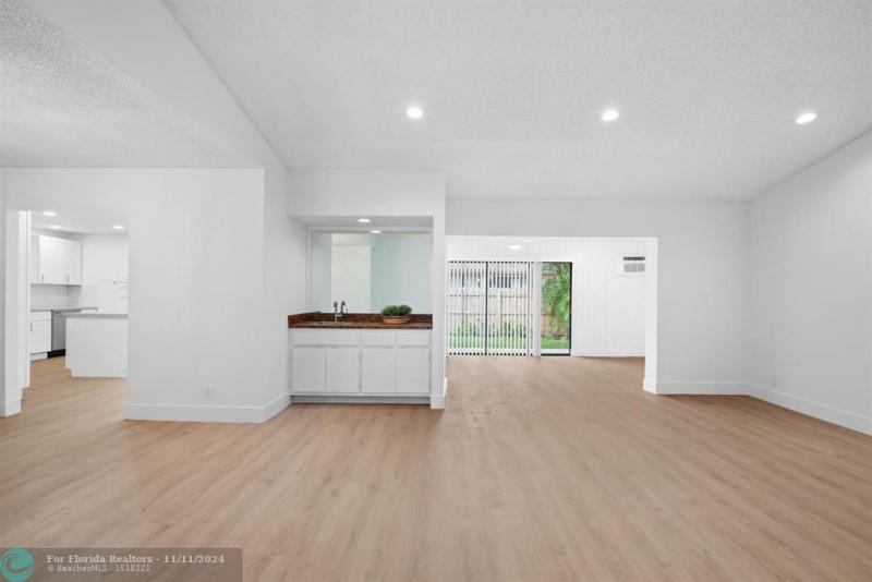  Single Family Homes Photo 17: 8511 NW 51st Ct  Lauderhill,  FL 33351