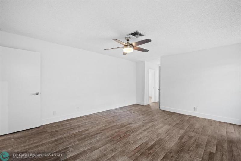  Single Family Homes Photo 23: 8511 NW 51st Ct  Lauderhill,  FL 33351