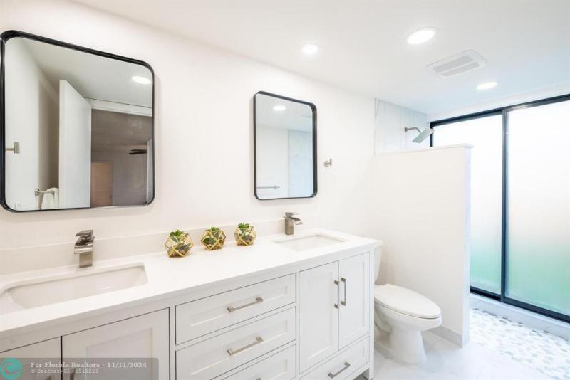  Single Family Homes Photo 27: 8511 NW 51st Ct  Lauderhill,  FL 33351