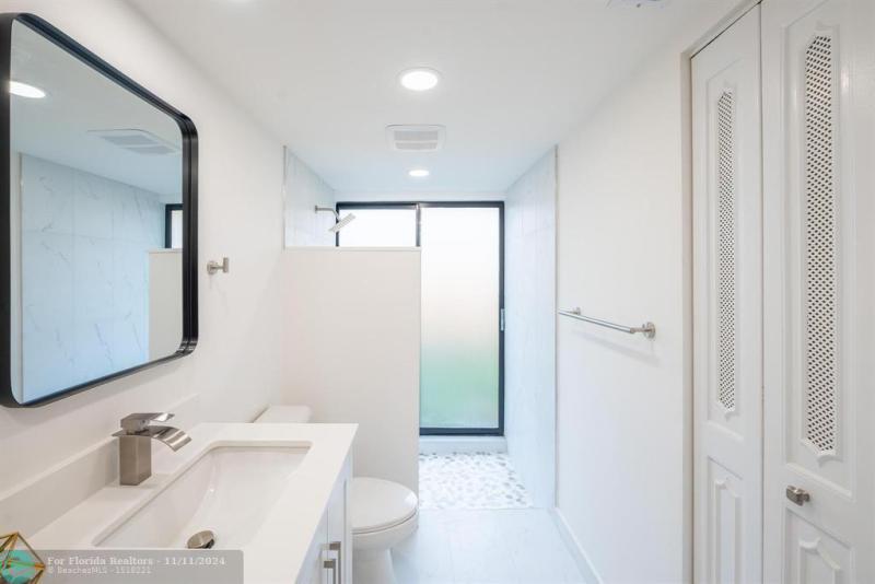  Single Family Homes Photo 28: 8511 NW 51st Ct  Lauderhill,  FL 33351