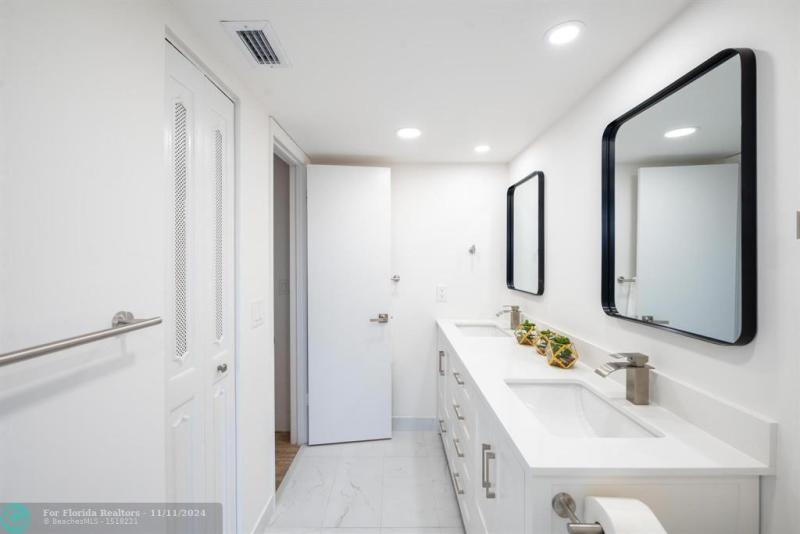  Single Family Homes Photo 29: 8511 NW 51st Ct  Lauderhill,  FL 33351