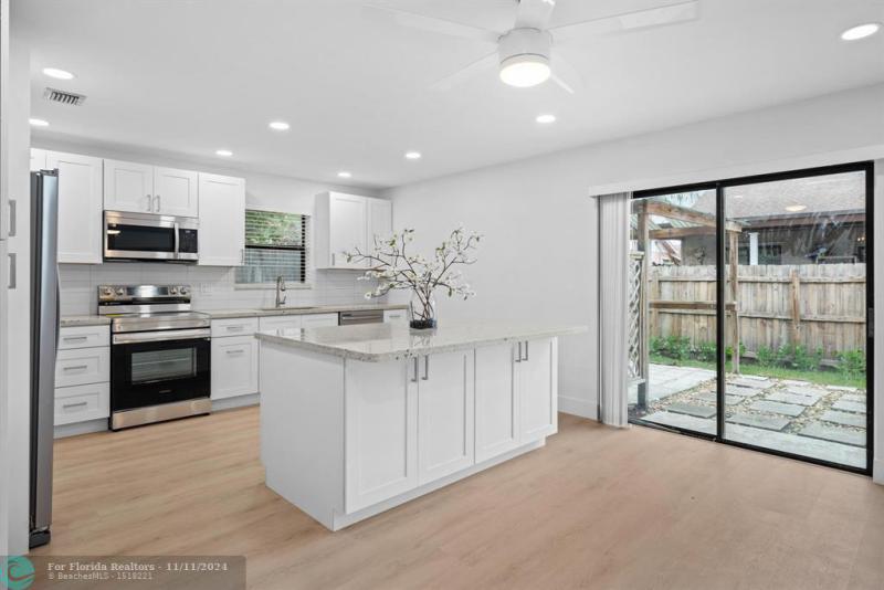  Single Family Homes Photo 3: 8511 NW 51st Ct  Lauderhill,  FL 33351