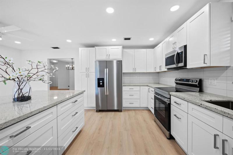  Single Family Homes Photo 4: 8511 NW 51st Ct  Lauderhill,  FL 33351