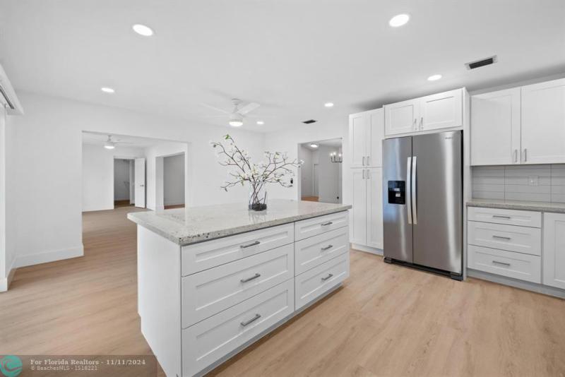  Single Family Homes Photo 7: 8511 NW 51st Ct  Lauderhill,  FL 33351