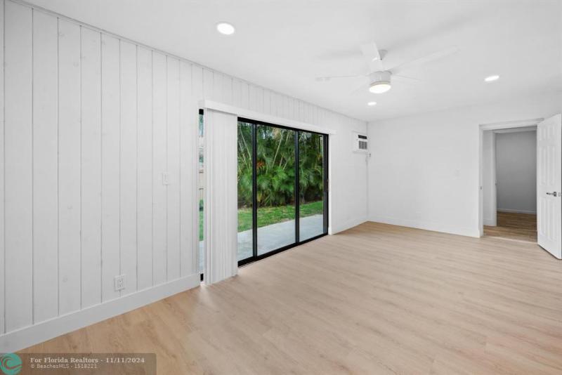  Single Family Homes Photo 9: 8511 NW 51st Ct  Lauderhill,  FL 33351