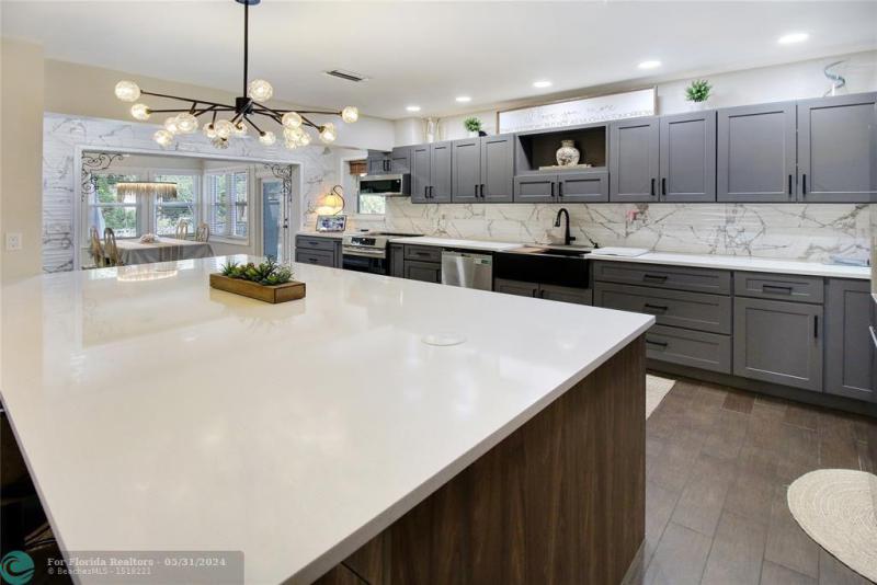  Single Family Homes Photo 3: 124 E Palm Dr  Margate,  FL 33063