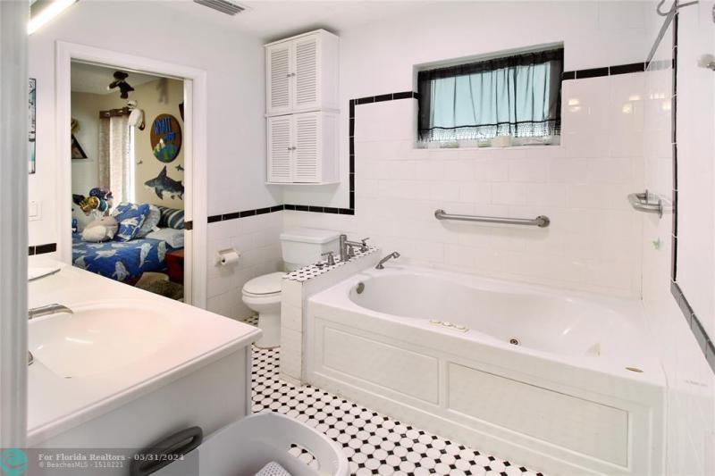  Single Family Homes Photo 30: 124 E Palm Dr  Margate,  FL 33063