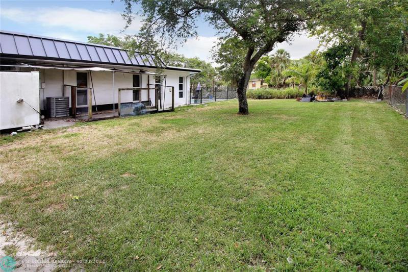  Single Family Homes Photo 47: 124 E Palm Dr  Margate,  FL 33063