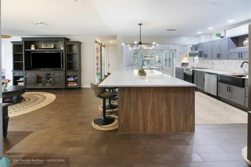  Single Family Homes Photo 8: 124 E Palm Dr  Margate,  FL 33063