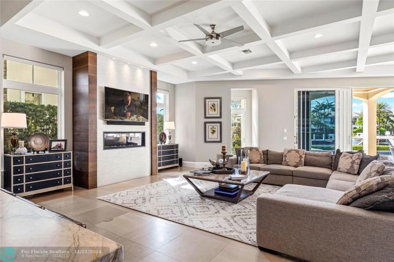  Single Family Homes Photo 13: 3211 NE 27th Ave  Lighthouse Point,  FL 33064