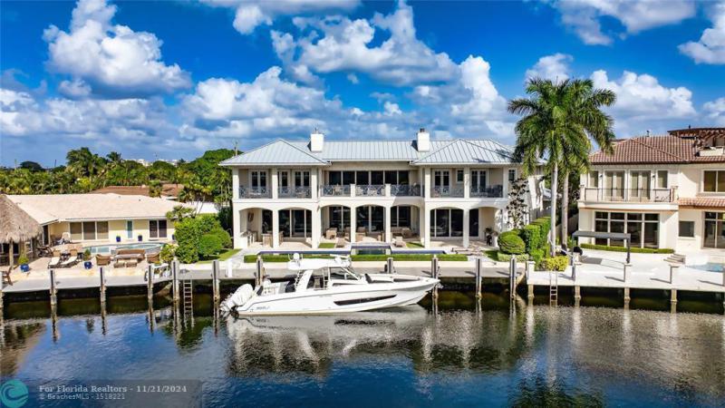  Single Family Homes Photo 2: 3211 NE 27th Ave  Lighthouse Point,  FL 33064