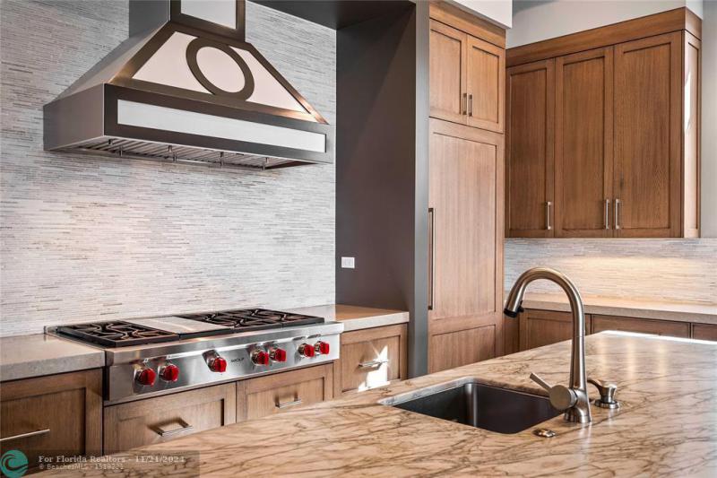  Single Family Homes Photo 20: 3211 NE 27th Ave  Lighthouse Point,  FL 33064