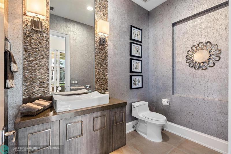  Single Family Homes Photo 21: 3211 NE 27th Ave  Lighthouse Point,  FL 33064