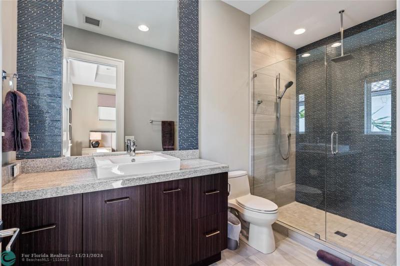  Single Family Homes Photo 25: 3211 NE 27th Ave  Lighthouse Point,  FL 33064