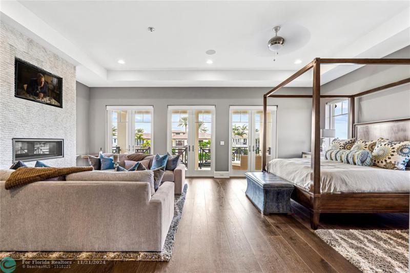  Single Family Homes Photo 30: 3211 NE 27th Ave  Lighthouse Point,  FL 33064