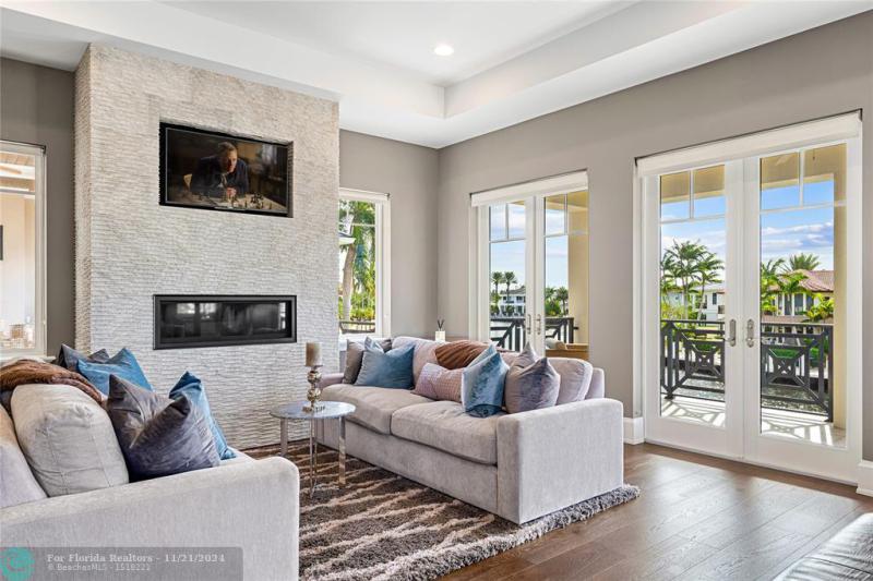  Single Family Homes Photo 31: 3211 NE 27th Ave  Lighthouse Point,  FL 33064