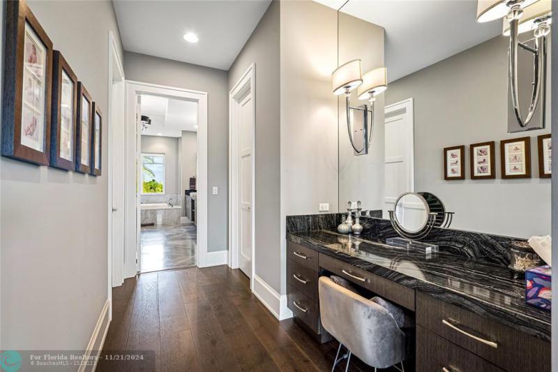  Single Family Homes Photo 33: 3211 NE 27th Ave  Lighthouse Point,  FL 33064